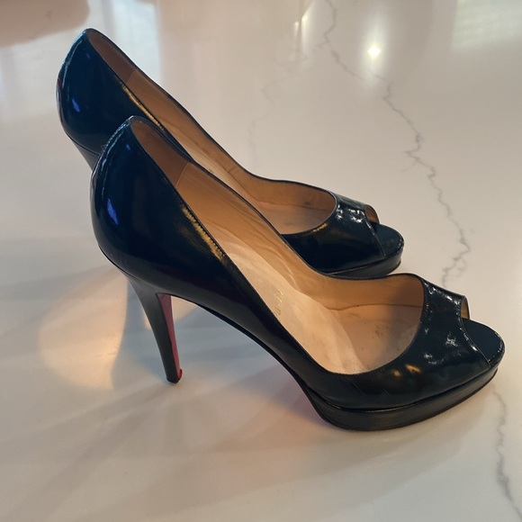 Christian Louboutin Patent Leather peep toe pump. Size 39.5/9.5 - Picture 7 of 7